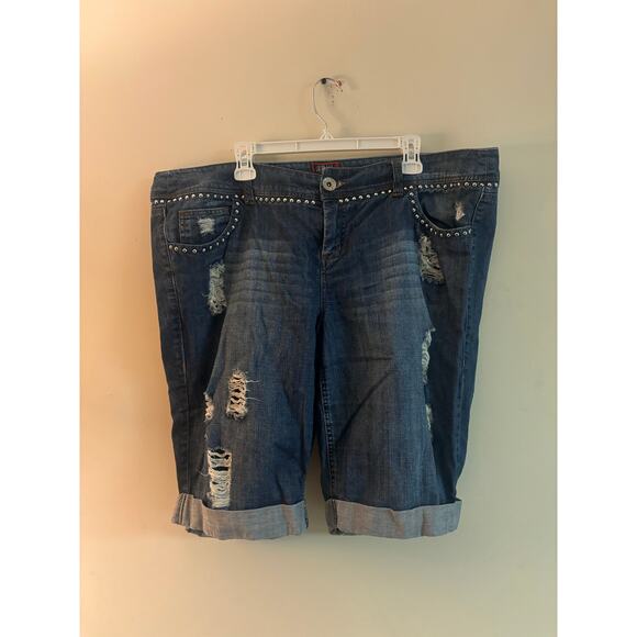 Torrid Denim Studded Distressed Jean Bermuda Shorts Size 20 - Picture 1 of 5